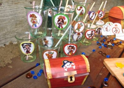 A Treasure Hunt - product pirate and mermaid decoration of straws and glasses