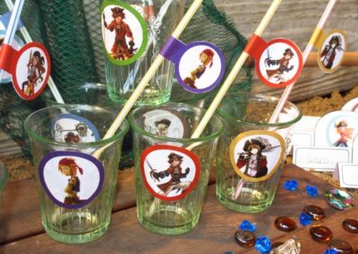 A Treasure Hunt - product pirate and mermaid decoration of straws and glasses