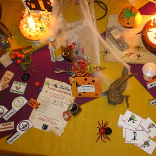 A Treasure Hunt - Halloween - Decoration